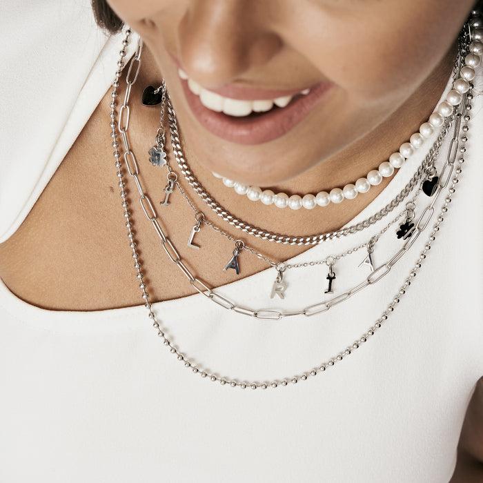 SYMBOLE DE CHARME ET ACIER