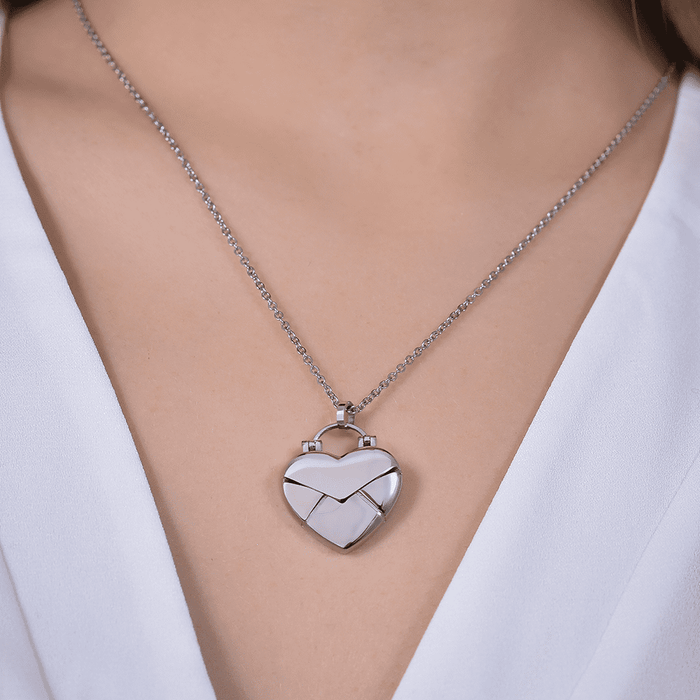 COLLIER FEMME EN ACIER AVEC LETTRE COEUR