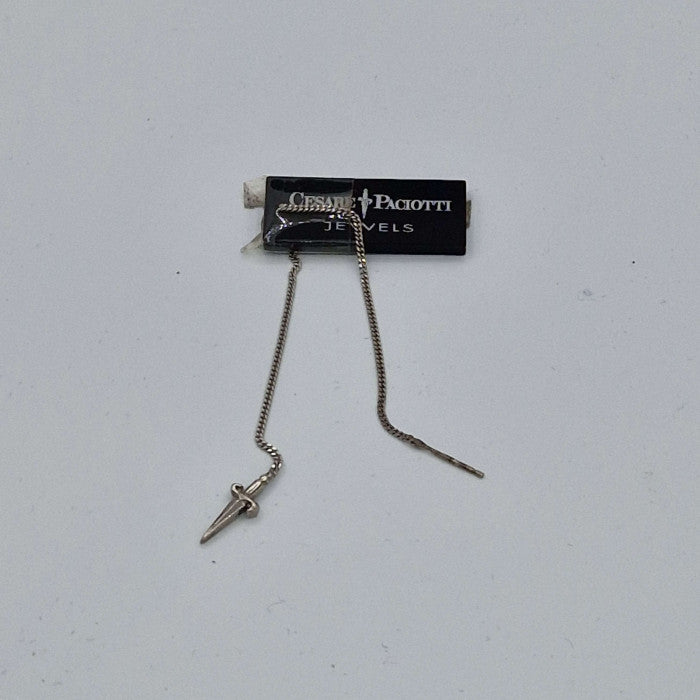Boucle d'oreille pendentif épée