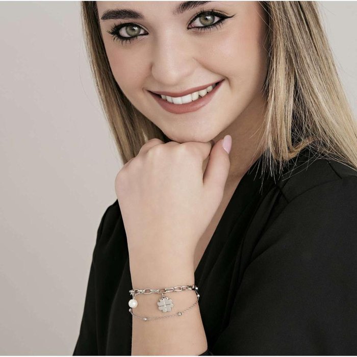 Bracciale in acciaio con quadrifoglio e perle