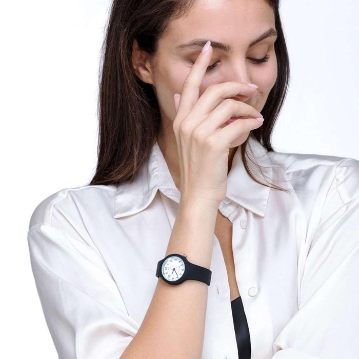 Montre en silicone noir cadran blanc