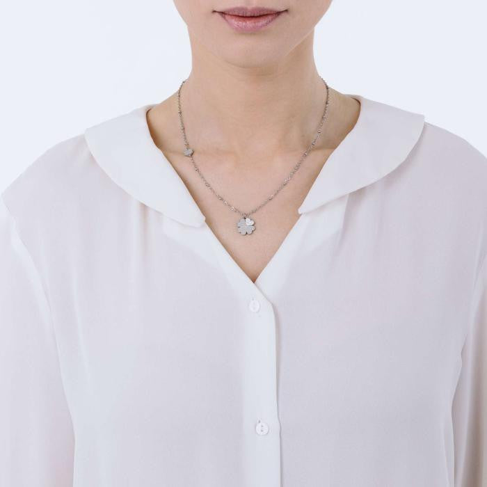 Collier en acier avec trèfles à quatre feuilles et cristaux blancs
