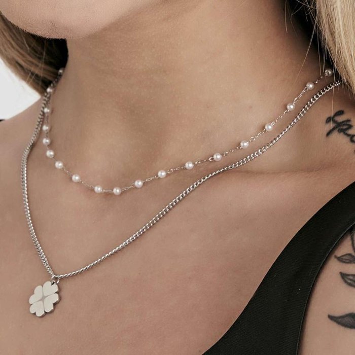 Steel necklace with four-leaf clover