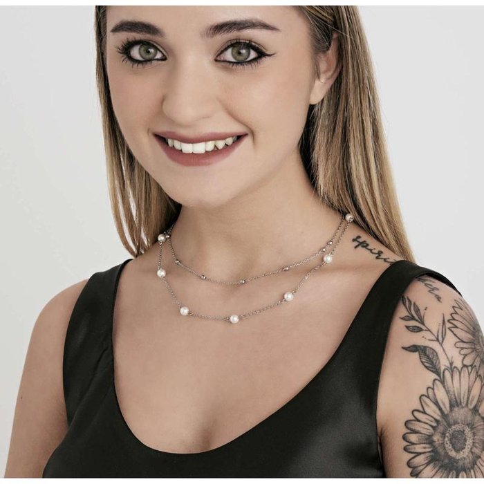 Steel necklace with pearls