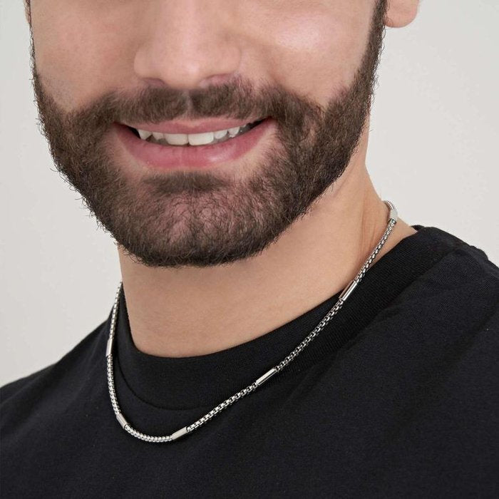 Collana in acciaio con elementi acciaio