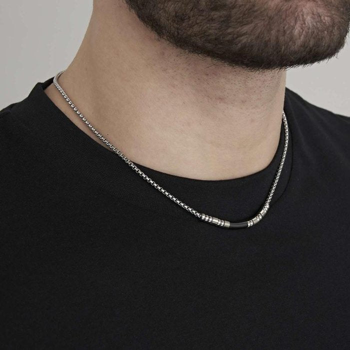 Collana in acciaio con elemento ip nero