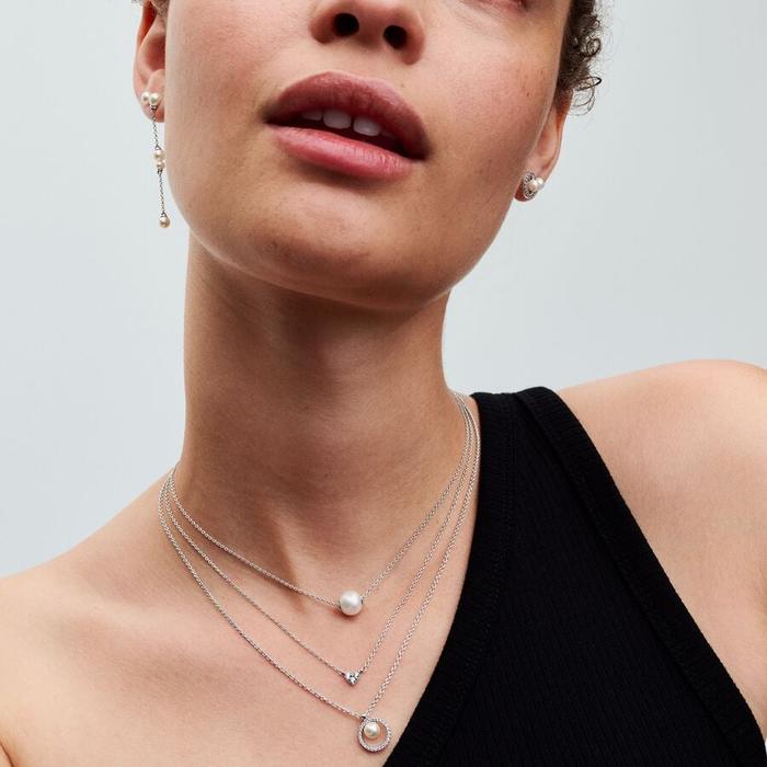 Necklace with Cultured Freshwater Pearl and Pavè