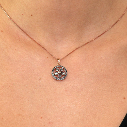 Collier en argent 925 en forme de fleur de style antique avec cristaux fumés
