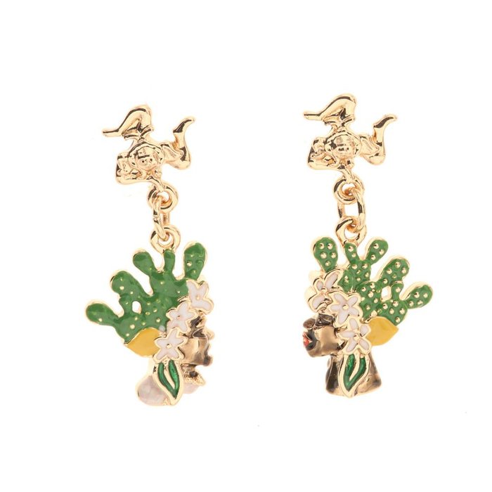 Boucles d'oreilles en métal avec fermeture à clip avec trois pattes de la Trinacria et des têtes de Maure ornées d'émaux colorés