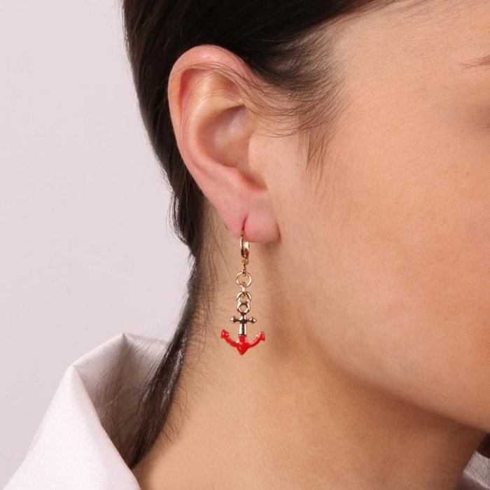Metal earrings with anchor
