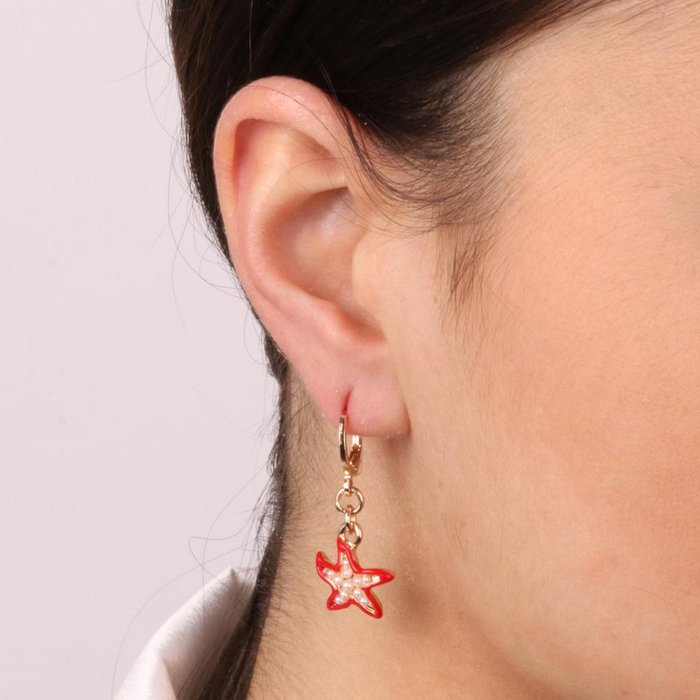 Metal earrings with starfish pendant