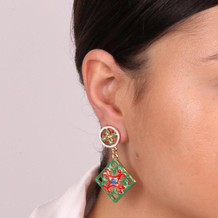 Metal earrings with colored majolica pendant
