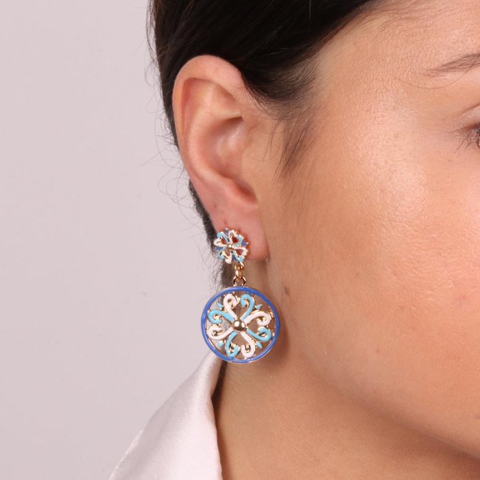 Metal earrings with colored majolica pendant