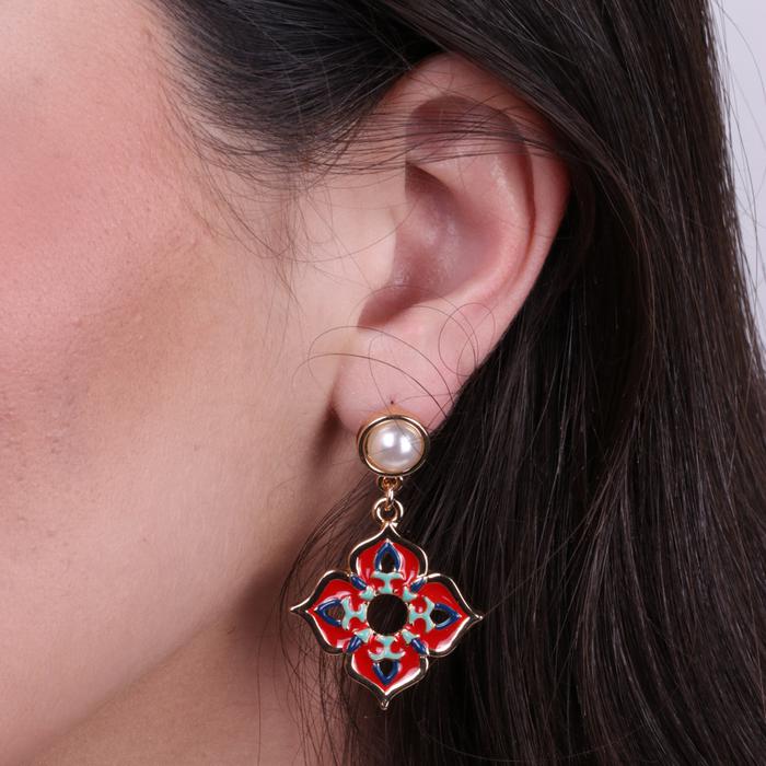 Boucles d'oreilles en métal avec croix colorées