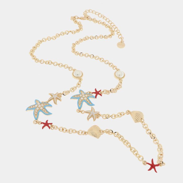Collier en métal avec étoiles de mer et coquillages