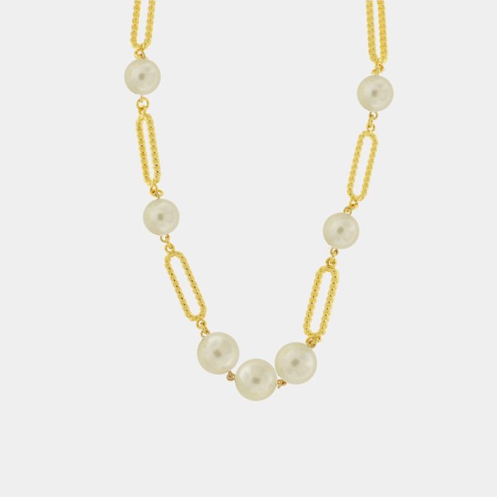 Metal necklace choker pearls and chains