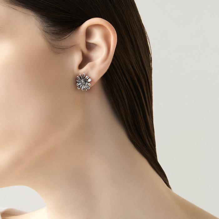 Medium Daisy Earrings