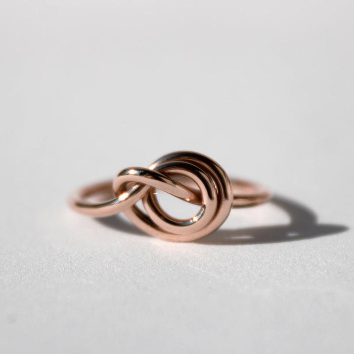 Anello in Rosa 9kt con nodino Medio