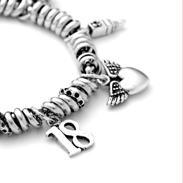 Charm "18"