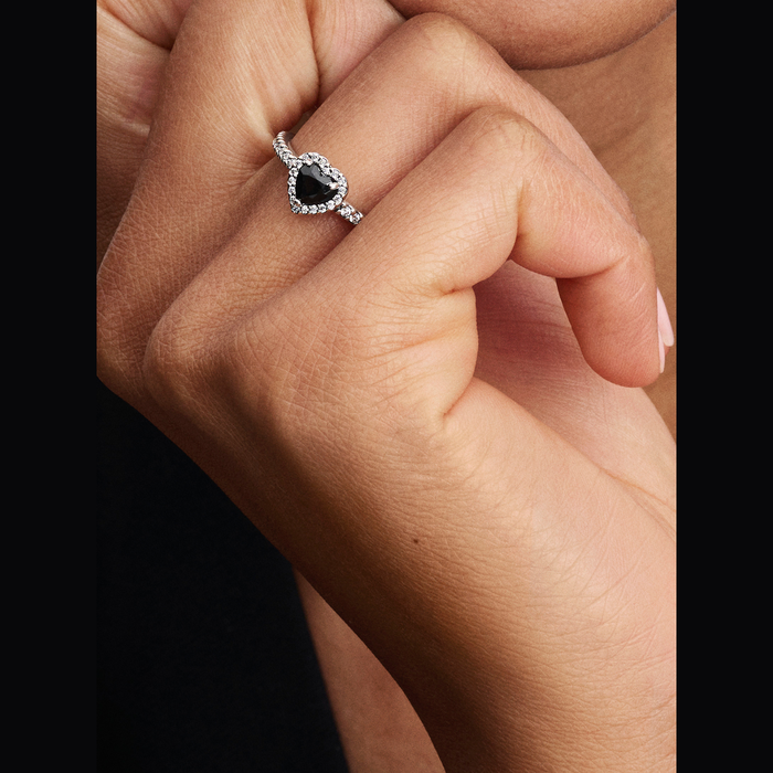 Anello Cuore in Rilievo Nero