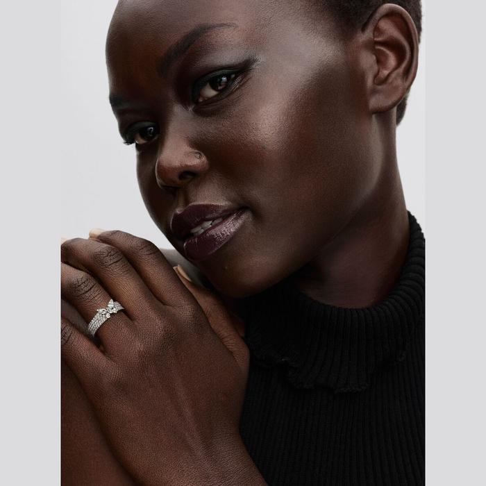 Anello Fascia Pavè con Farfalla Luminosa