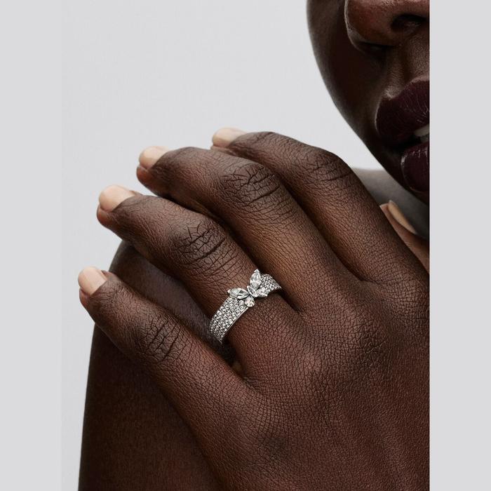 Anello Fascia Pavè con Farfalla Luminosa