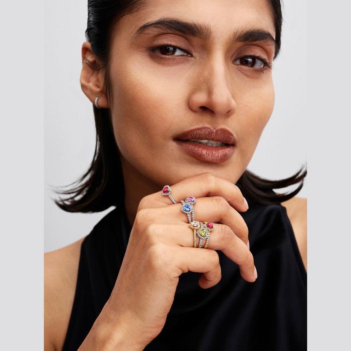 Anello Cuore in Rilievo Giallo