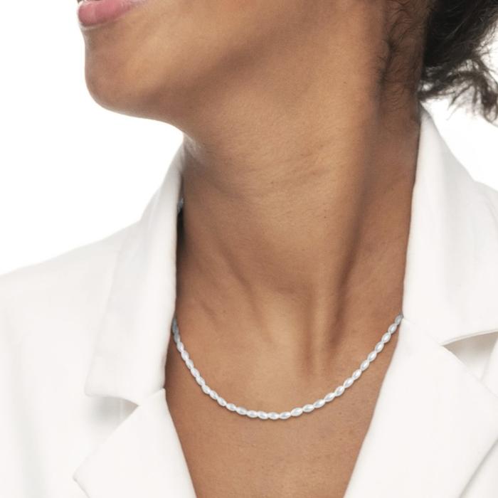 Chain necklace with oval pearls