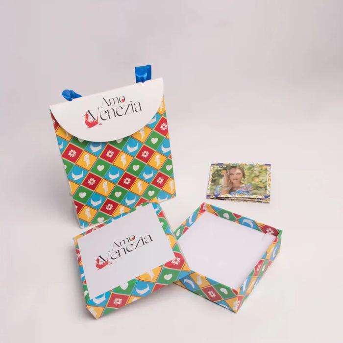 Collana in Metallo multifilo con cristalli blu ispirati al vetro di Murano