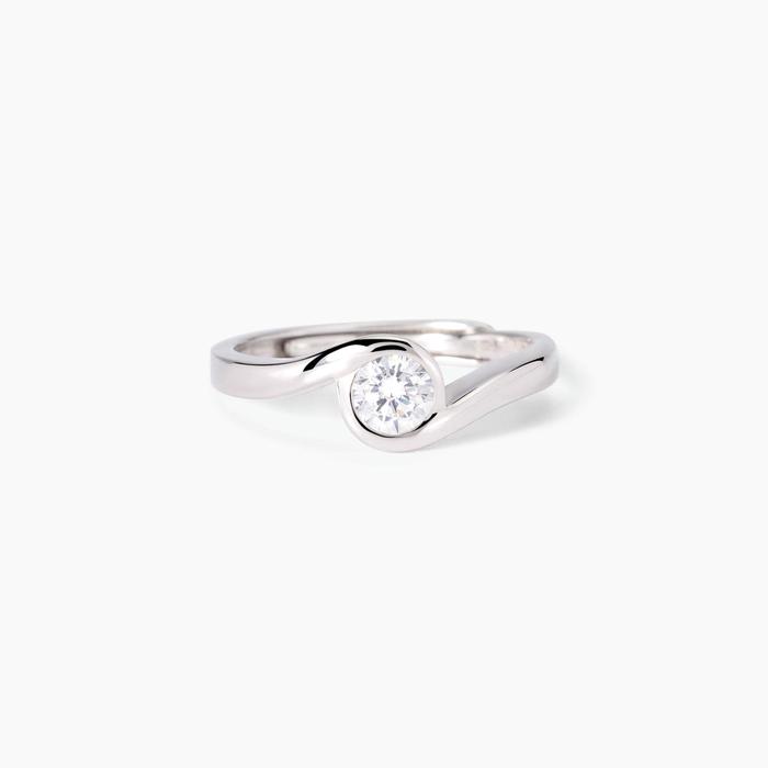 Bague en argent avec zircone Bénie parmi les femmes