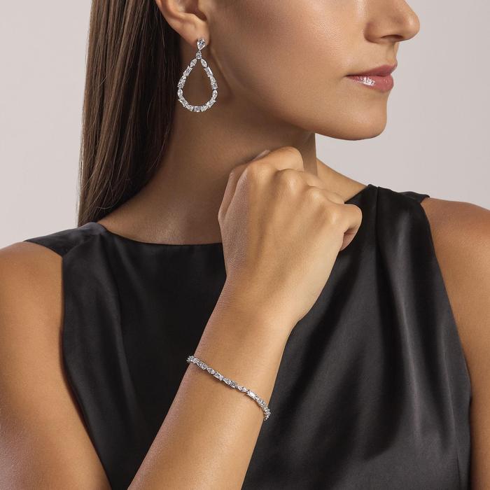 Bracelet with baguette cut elements and Luxury drop