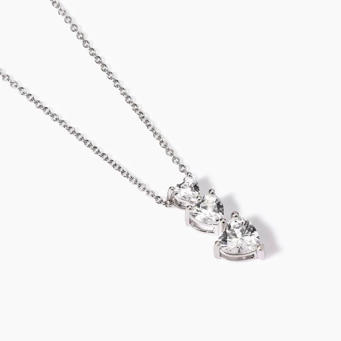 Joli collier ras du cou en argent avec zircone en forme de cœur