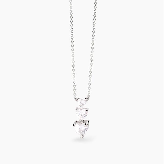 Joli collier ras du cou en argent avec zircone en forme de cœur