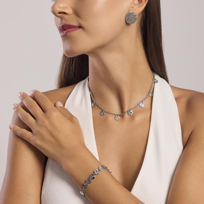 Bracelet with hammered effect rounds