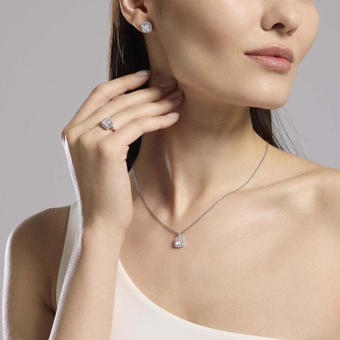 Princess Cut Zirconia Choker Cool or Retro?