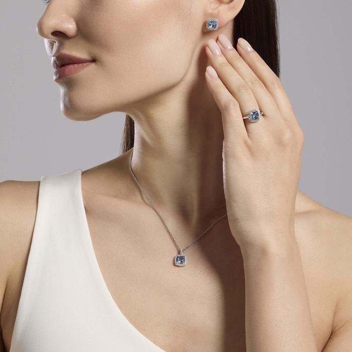 Princess Cut Zirconia Choker Cool or Retro?