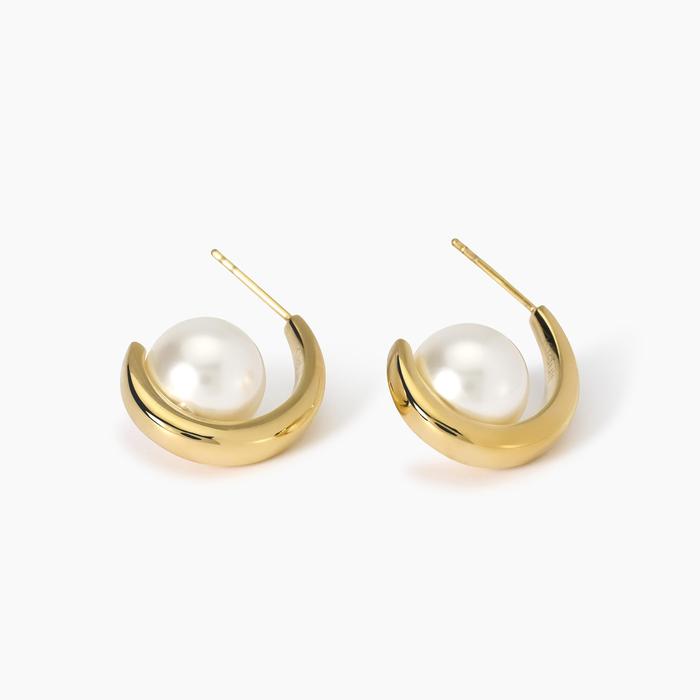 Orecchini semicerchio dorato con perle conchiglia