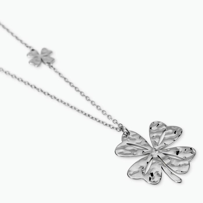 Collana con quadrifoglio martellato argentato Style 57