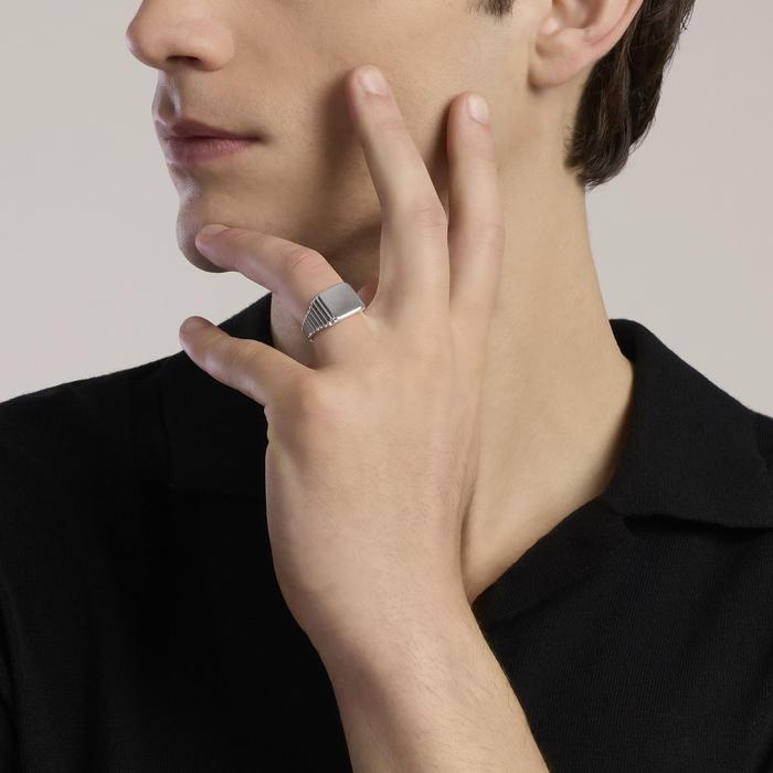 Anello chevalier regolabile in argento con con tavola quadrata JOHNNY