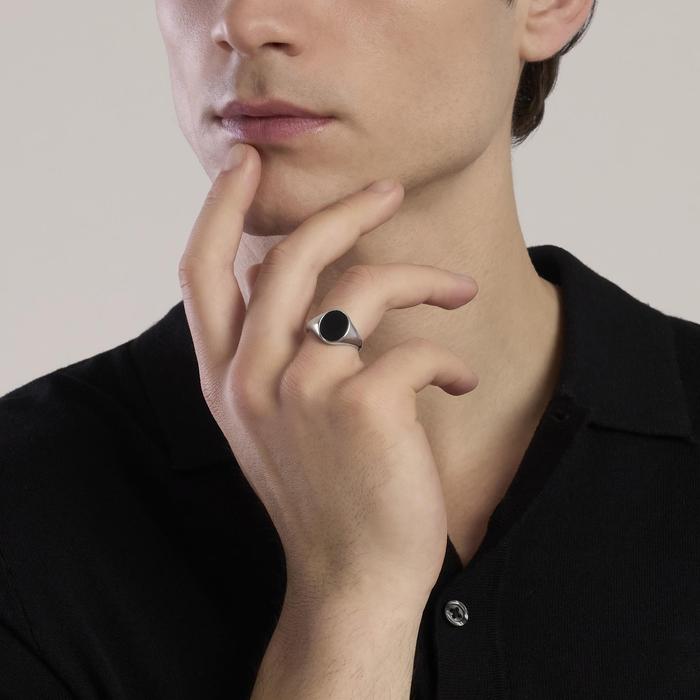 Anello ovale in argento e onice KINGSTONE