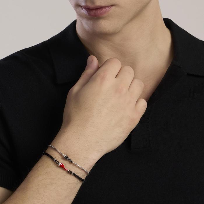 Bracciale con cornetto rosso smaltato e cordino nero IL QUATTRINO
