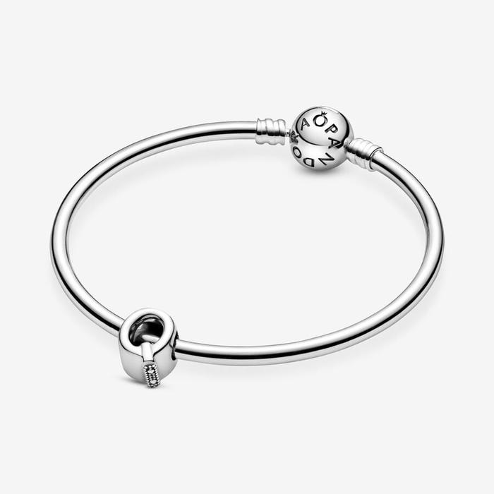 Charm Letter Q