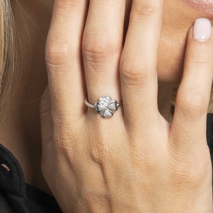 ANELLO DONNA IN ACCIAIO CON QUADRIFOGLIO E ZIRCONI BIANCHI