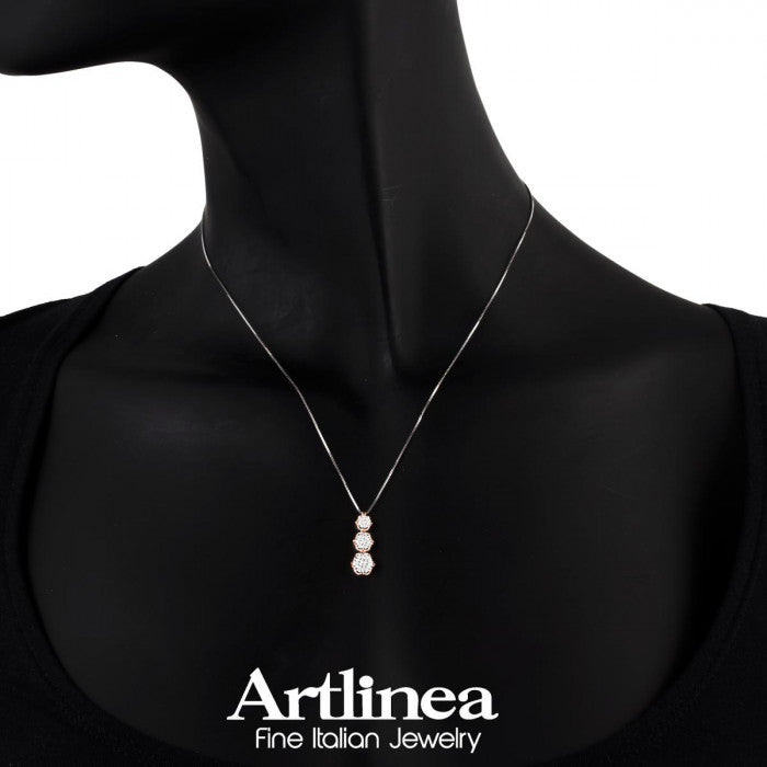 Collana con pendente a motivo floreale in oro 18 kt con diamanti bianchi naturali