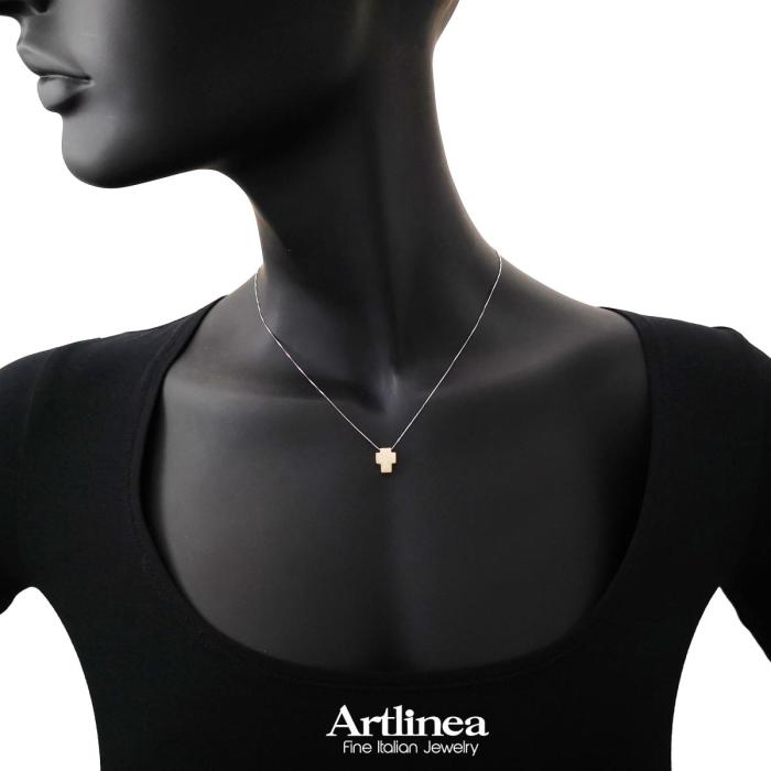 Collier en or 18 carats avec pendentif croix