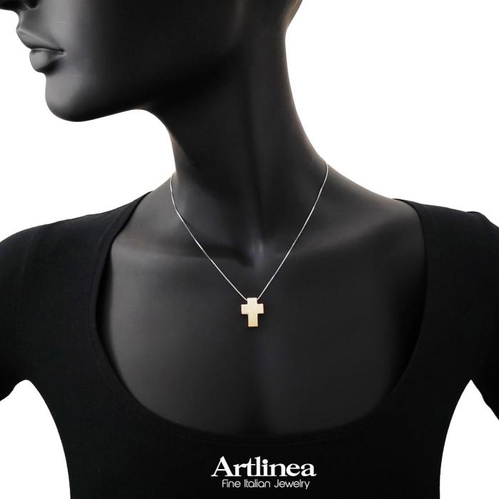 Collier en or 18 carats avec pendentif croix