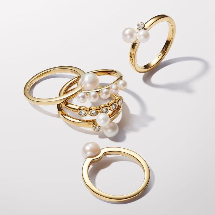 Anello Intreccio con Perle d’Acqua Dolce Coltivate e Pietre Luminose