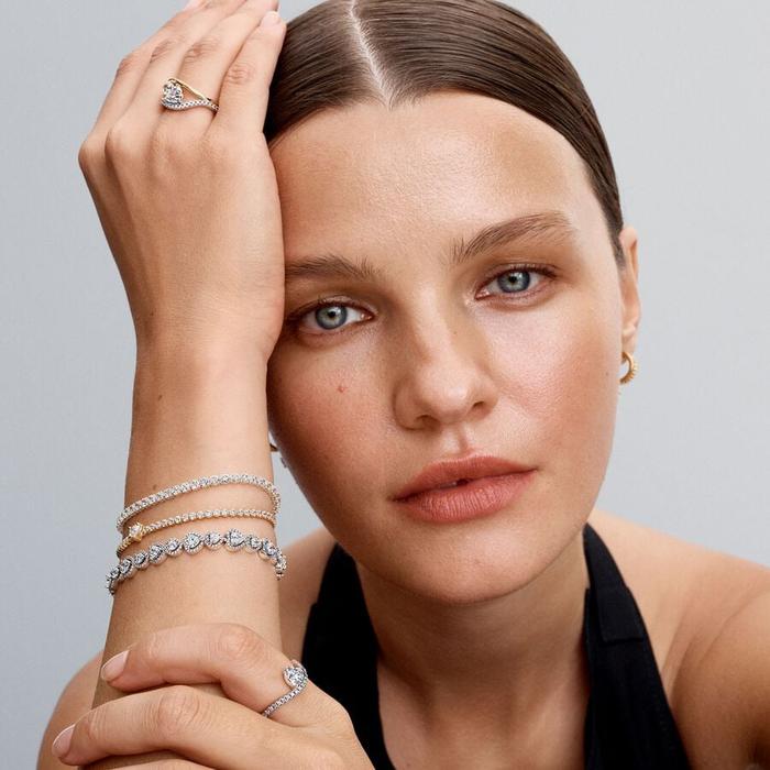 Bagues ondulées avec cœur brillant