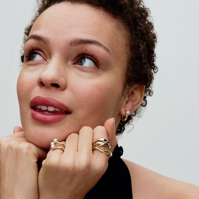 Boucles d'oreilles créoles ouvertes Sinuous Line avec perle de culture d'eau douce