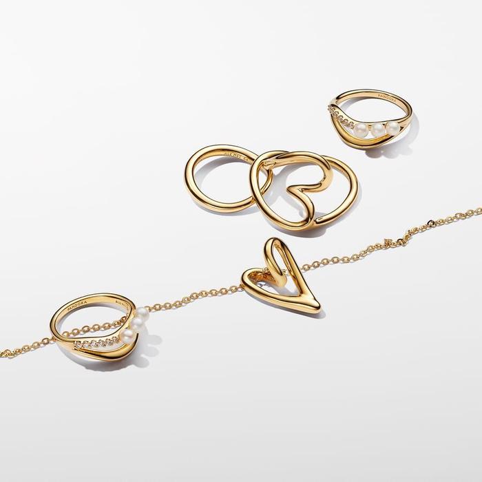 Sinuous Line Heart Necklace